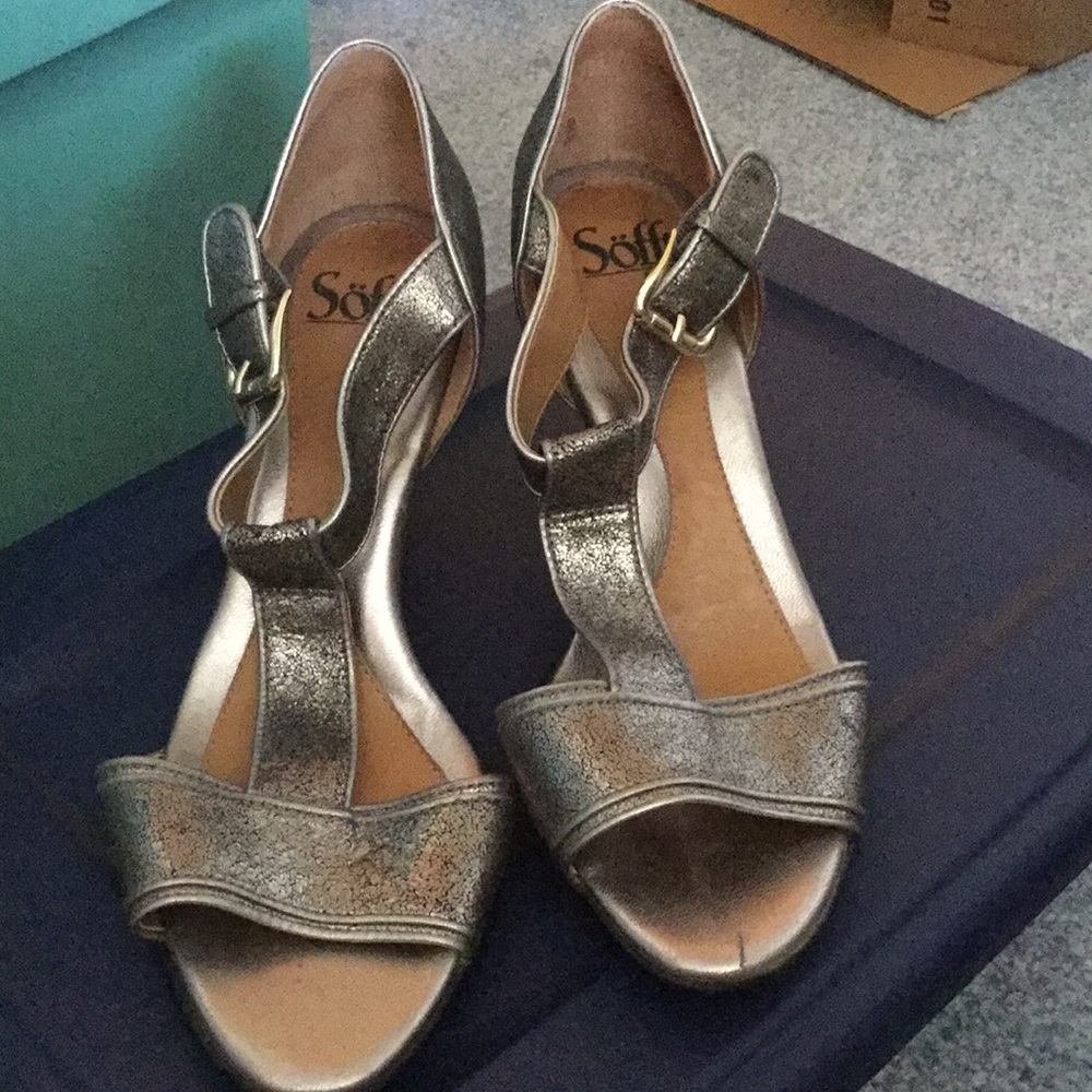 Almost new Metallic heeled sandals